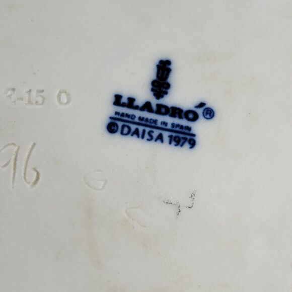 Lladro 5034 Goose Trying to Eat - 1979  Retired Excellent- Girl w/Goose VTG - Picture 5 of 14